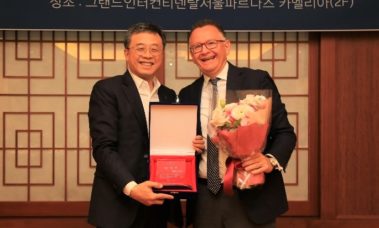 PolyMirae being awarded “Excellent Partner of 2018” by Yuhan-Kimberly